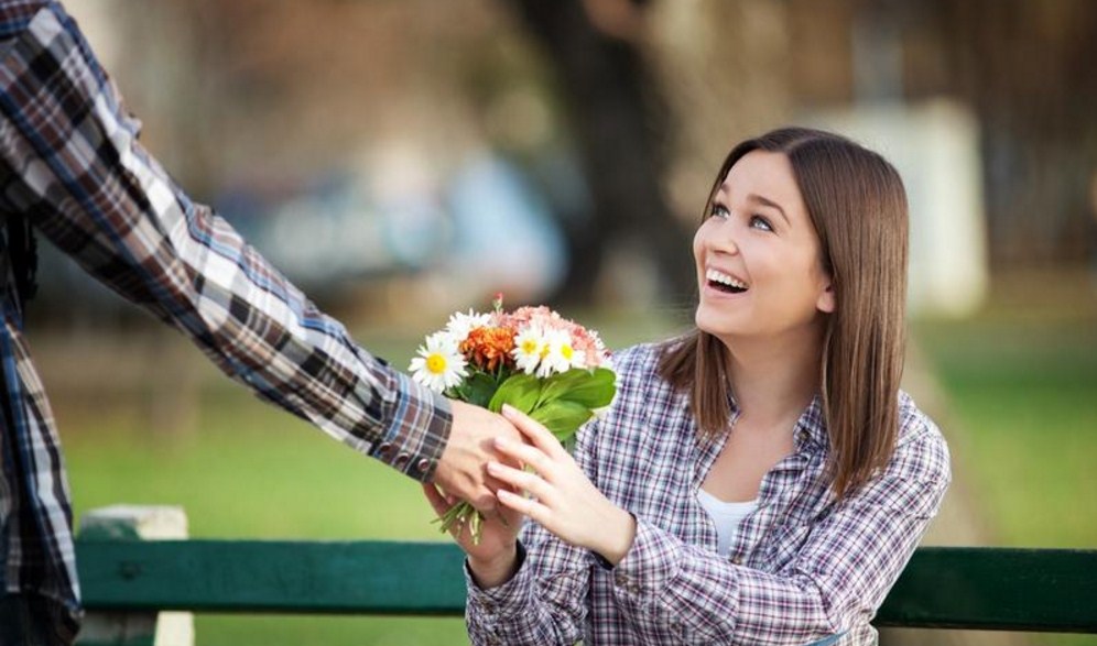 Mengahrgai Orang Istimewa Dengan Sebuah Hadiah Bunga
